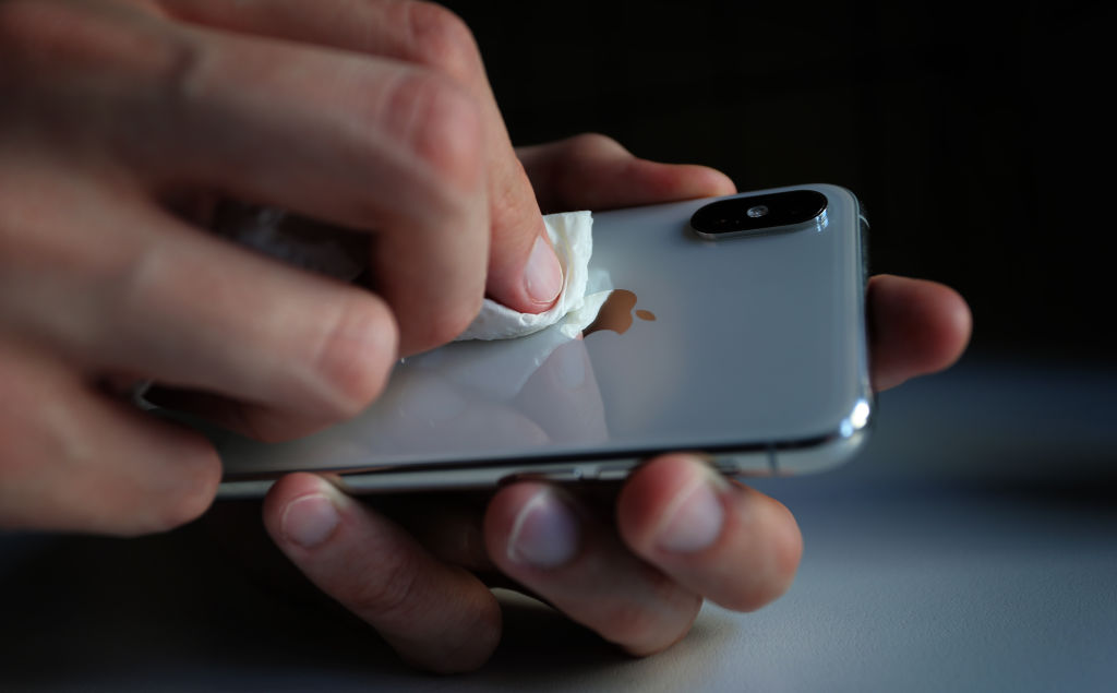 New Study Gives a Clue About How Long Coronavirus Can Live on a Smartphone