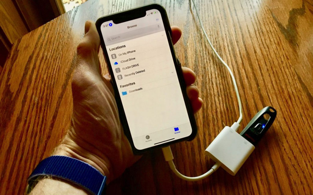 5 Steps to Connect External Storage Drive to iPhone/iPad