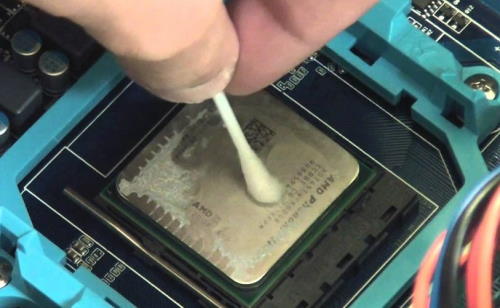 Remove Thermal Paste From Your CPU or GPU 3