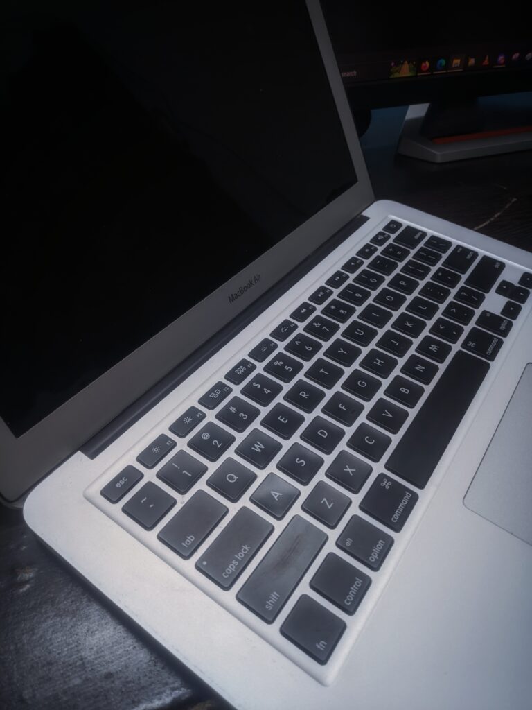 MacBook Air Black Screen Issue